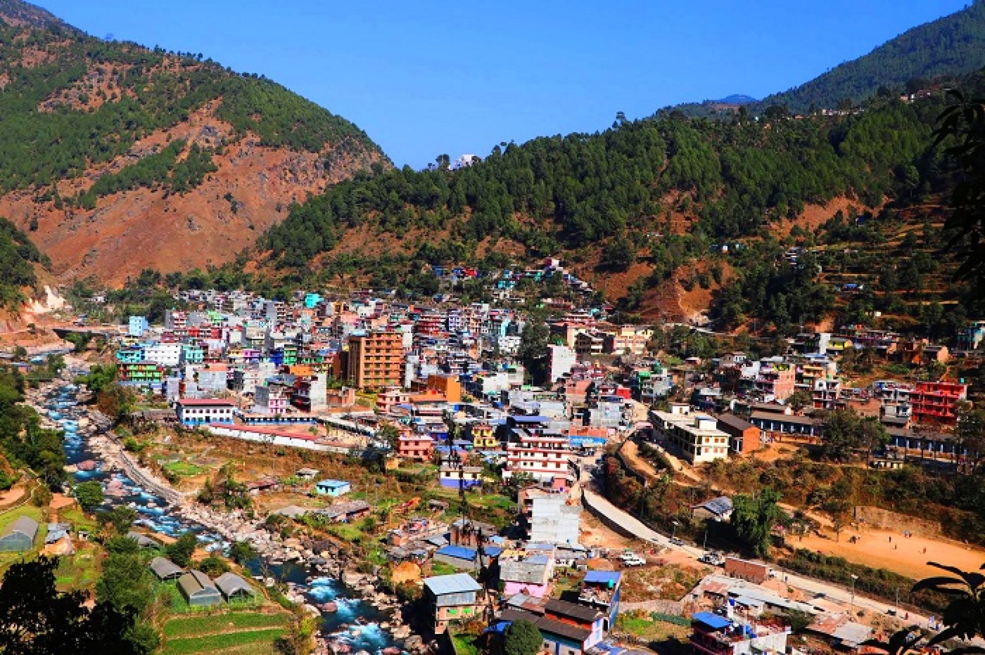 पर्यटकले ‘गुल्जार’ बुर्तिबाङ बजार, होटल व्यवसायमा बहार